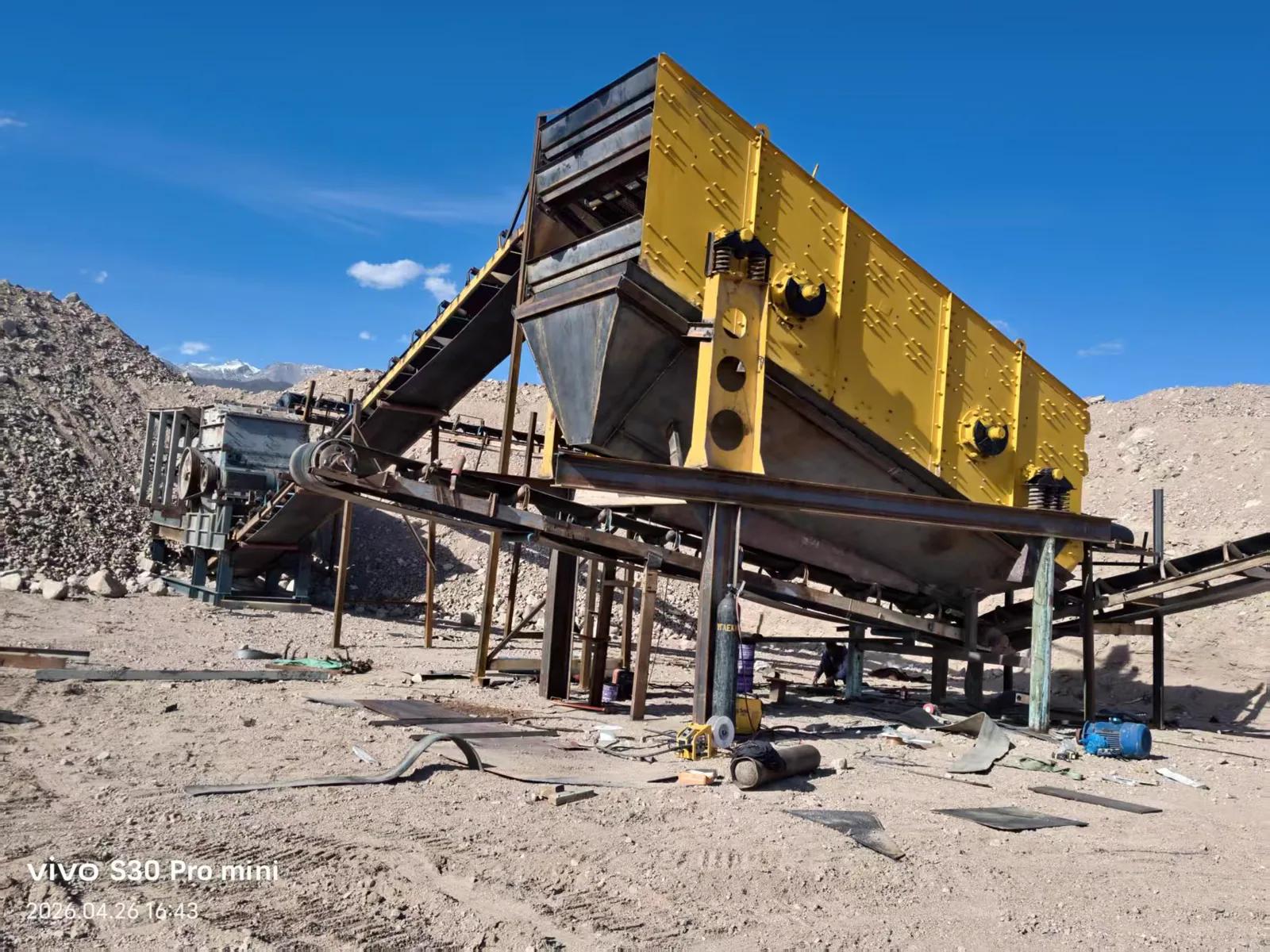 Mining screening line at a project site